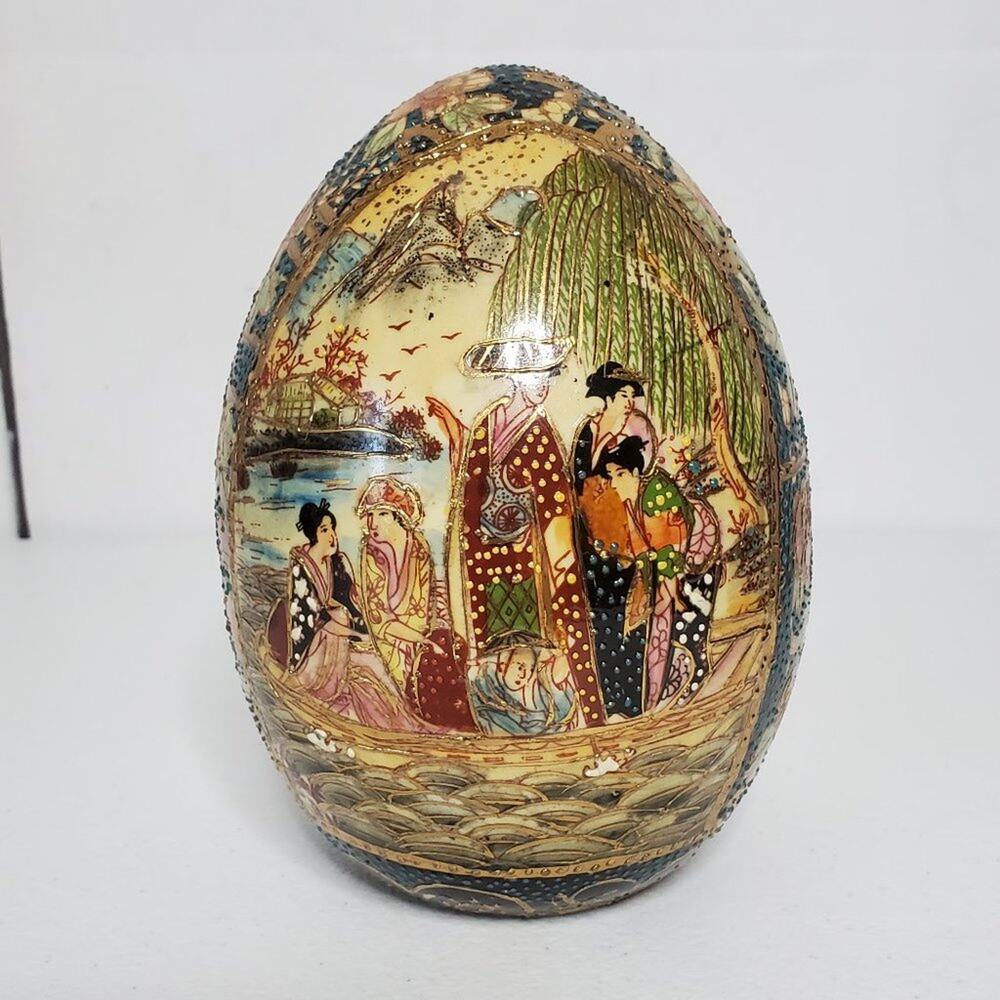 Satsuma Geisha Hand Painted Moriage Porcelain Decorative Egg Collectible - Picture 3 of 7